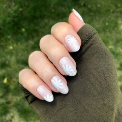 Daisy Pop | Medium | Oval - Tab Press-On