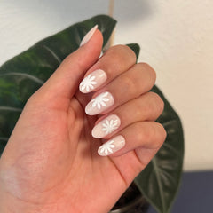 Daisy Pop | Medium | Oval - Tab Press-On