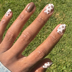 Falling for Flowers | Short | Round - Tab Press-On